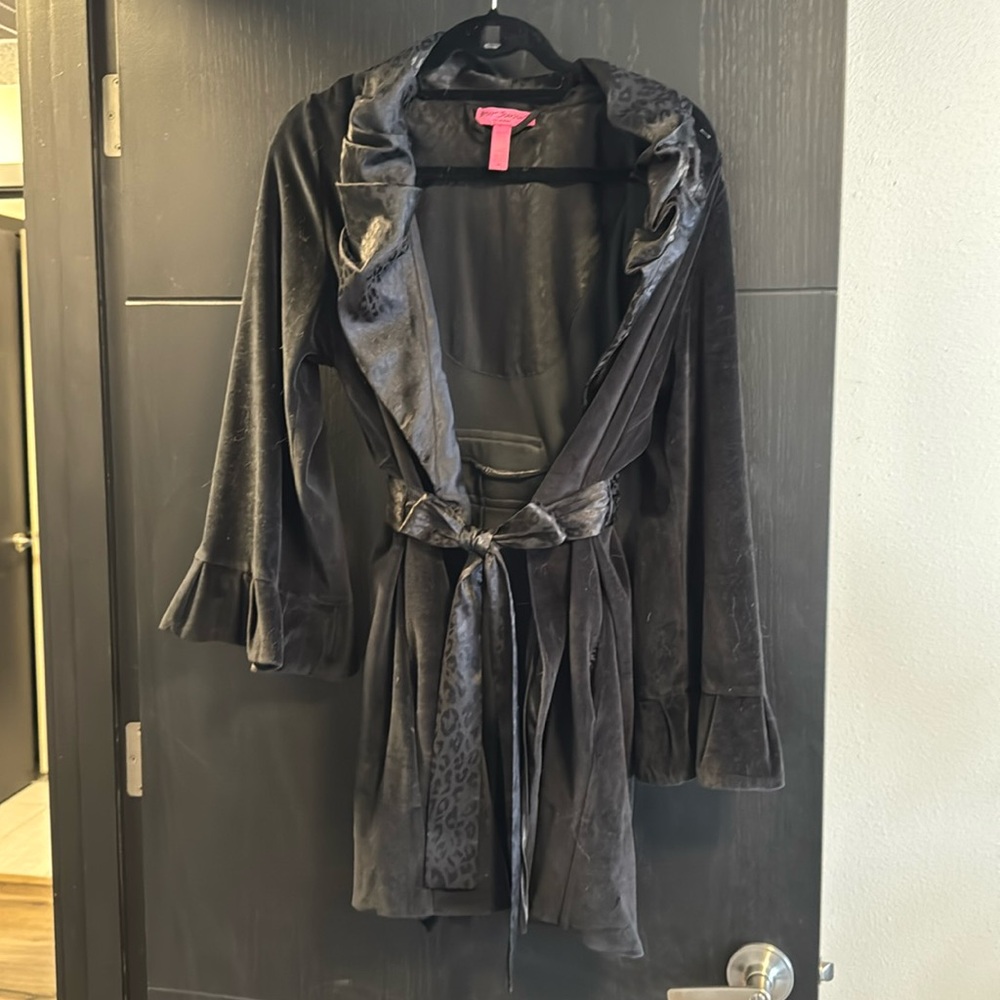 Short Betsey Johnson Robe